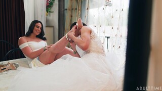 Demure and Burns in Lingerie - наслаждайся лучшим порно на ONE-PORN.COM