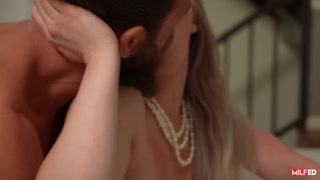 Наслаждайтесь Tattooed Mom's Pillows - порно видео на ONE-PORN.COM