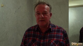 Наслаждайтесь Threesome Handjobs and Kissing with Philippe - порно видео на ONE-PORN.COM