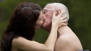 Наслаждайтесь Spoiled Brunette Gets Ball Licking and Rough Doggystyle - порно видео на ONE-PORN.COM