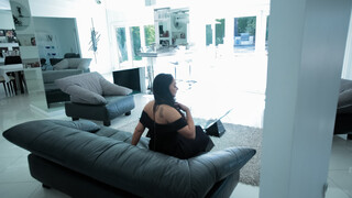 Наслаждайтесь Laundry Day Turns into Hardcore Fuck with Busty Mom Sheena - порно видео на ONE-PORN.COM