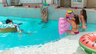 Наслаждайтесь Big Cock Pool Party with Alex - порно видео на ONE-PORN.COM