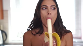 Наслаждайтесь Dildo Play in the Background - порно видео на ONE-PORN.COM