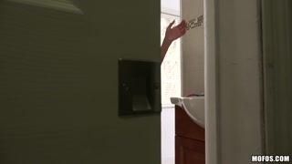Наслаждайтесь Naughty GF Avalon Heart Pissing Before Rough Doggystyle - порно видео на ONE-PORN.COM