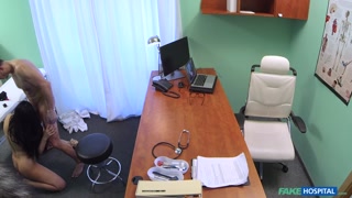 Наслаждайтесь Loveballs Get Deepthroat by Doctor in Sex Toy Fun - порно видео на ONE-PORN.COM