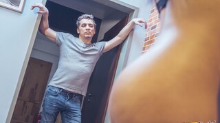 Наслаждайтесь Steve Q Fucks Zuzu Sweet in Missionary - порно видео на ONE-PORN.COM