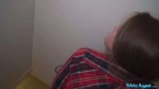 Наслаждайтесь Amateur Gloryhole Blowjob - Brunette Swallows Big Load - порно видео на ONE-PORN.COM
