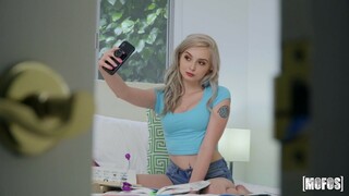 Наслаждайтесь Small Titted Lexi Lore in Action - порно видео на ONE-PORN.COM