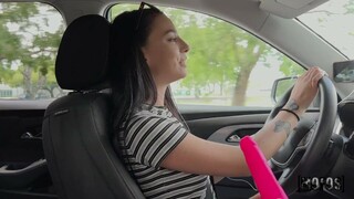 Наслаждайтесь Gianna Ivy Rides The Driver in Reverse - порно видео на ONE-PORN.COM
