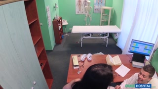 Наслаждайтесь Portuguese Pussy in Medical Office - порно видео на ONE-PORN.COM