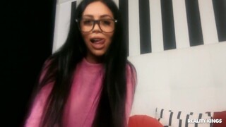 Наслаждайтесь Big Cock and Cumshot in Doggystyle - порно видео на ONE-PORN.COM
