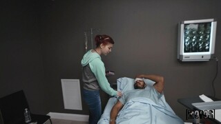 Наслаждайтесь Nurse Chloe's Early Morning BJ - порно видео на ONE-PORN.COM