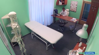Наслаждайтесь Hot Doctor Fucks Russian Girl in Uniform POV - порно видео на ONE-PORN.COM