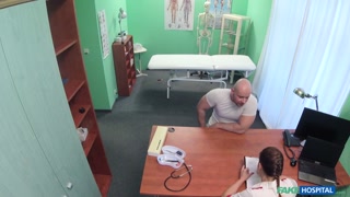 Наслаждайтесь Facial for Married Man from Naughty Nurse - порно видео на ONE-PORN.COM