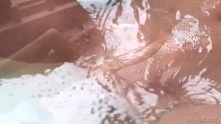 Наслаждайтесь Blonde Yanna’s Hot Water Fun - порно видео на ONE-PORN.COM