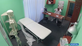 Наслаждайтесь Reverse Cowgirl Action with Blonde Patient - порно видео на ONE-PORN.COM