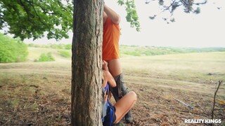Наслаждайтесь Outdoor Blowjob from Blonde Babe - порно видео на ONE-PORN.COM