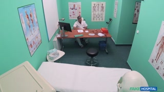 Наслаждайтесь Facial in Toilet Room with Brunette Doctor Valentina Ricci - порно видео на ONE-PORN.COM
