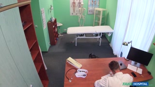 Наслаждайтесь Climax on the Doctor's Cock - порно видео на ONE-PORN.COM
