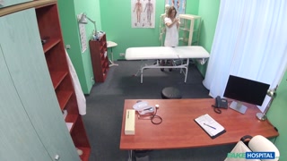 Наслаждайтесь Nurse performs oral on a horny patient - порно видео на ONE-PORN.COM