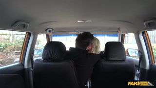 Наслаждайтесь Horny MILF Fucked in Car - Ass Fingering & Pussy Licking - порно видео на ONE-PORN.COM