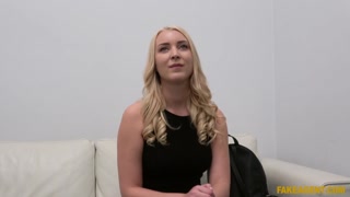 Наслаждайтесь Blonde gets missionary fuck on desk - порно видео на ONE-PORN.COM