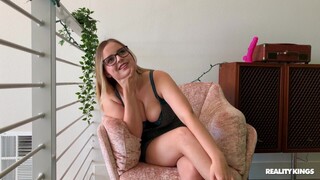 Наслаждайтесь Codi's Crafty Cravings - порно видео на ONE-PORN.COM