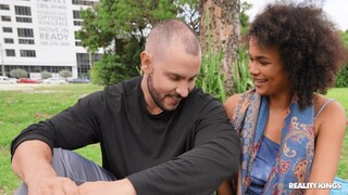 Наслаждайтесь Alina Ali's Athletic Body Takes a Big Cock - порно видео на ONE-PORN.COM