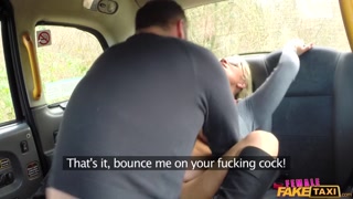 Наслаждайтесь Lucky Guy Fucks Lost Cabbie in Doggystyle - порно видео на ONE-PORN.COM