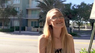 Наслаждайтесь Put It In Her Mouth, Outdoor - порно видео на ONE-PORN.COM