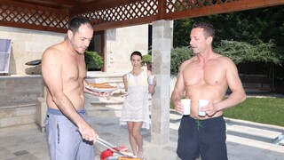 Наслаждайтесь Pool Side Threesome with Sex Toys - порно видео на ONE-PORN.COM