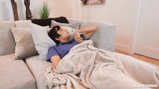 Наслаждайтесь Sera Ryder Spied on by Creepy Roommate - порно видео на ONE-PORN.COM