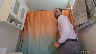 Наслаждайтесь Trimmed Pussy Stepmom Takes Big Cock - порно видео на ONE-PORN.COM