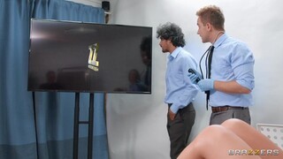 Наслаждайтесь Medical Professionals Gone Wild: LaSirena69, Cherie Deville - порно видео на ONE-PORN.COM