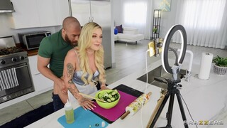 Наслаждайтесь Oiled Up Kali Takes Xander's Cock - порно видео на ONE-PORN.COM