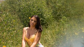 Наслаждайтесь Adriana Chechik Gets Spanked by Isiah Maxwell in Ostara - порно видео на ONE-PORN.COM