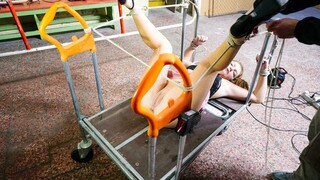 Наслаждайтесь Teen pussy stretched by big fucking machine - порно видео на ONE-PORN.COM