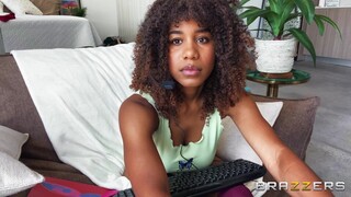 Athletic Jenna's Gaming Session Turns Sexy - наслаждайся лучшим порно на ONE-PORN.COM