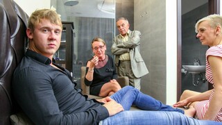 Наслаждайтесь Gunther's Hardcore Play - порно видео на ONE-PORN.COM