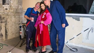 Наслаждайтесь Young Girl Anina Silk Meets Old Man - порно видео на ONE-PORN.COM