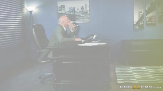 Наслаждайтесь Facial for the Brunette - порно видео на ONE-PORN.COM