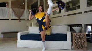 Наслаждайтесь Standing Doggystyle with Cheerleader - порно видео на ONE-PORN.COM