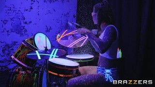 Наслаждайтесь Scott Nails - порно видео на ONE-PORN.COM
