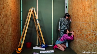 Наслаждайтесь Gloryhole Surprise: Brunette Gets a Slime Dose - порно видео на ONE-PORN.COM