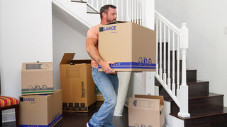Наслаждайтесь Unpacking a Load for Jade - порно видео на ONE-PORN.COM