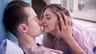 Наслаждайтесь Blonde Eva's Creampie Surprise - порно видео на ONE-PORN.COM