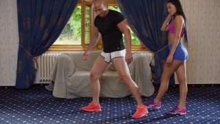 Наслаждайтесь Shaved & Sporty Anna Rose Sucks Cock Like a Pro - порно видео на ONE-PORN.COM