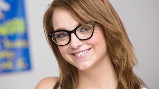 Наслаждайтесь Young Slut Sonny Nash Spreads Her Legs For Apple Licking - порно видео на ONE-PORN.COM