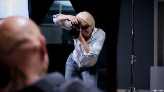 Наслаждайтесь Photo Finish: Blonde MILF Gets Cumshot on Her Tits - порно видео на ONE-PORN.COM
