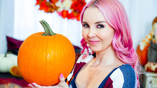 Наслаждайтесь Spicy MILF Aaliyah Love in Pumpkin Spice Action - порно видео на ONE-PORN.COM